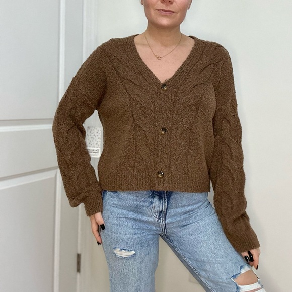 Cable Knit Design V-neck Cardigan - Picture 1 of 8